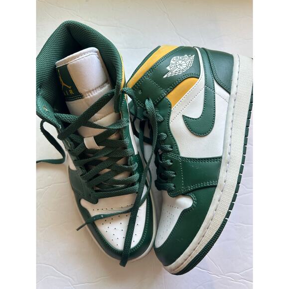 Nike Air Jordan 1 Mid Pine Green Gold Size 9.5